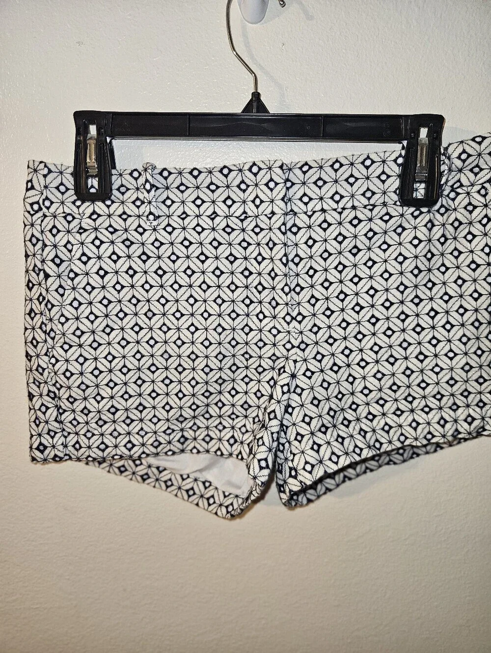 J Crew Womans Shorts Size 6